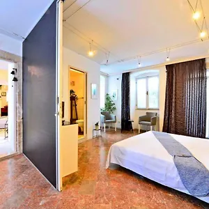 Romantic Gena Trogir