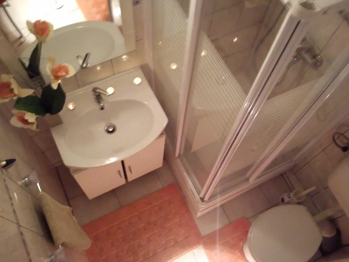 Room No3 Trogir 0*,